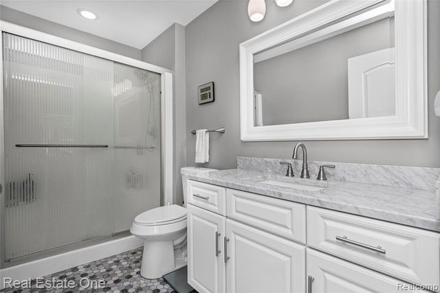1202 Wind Chime Drive 16, Waterford, MI 48327