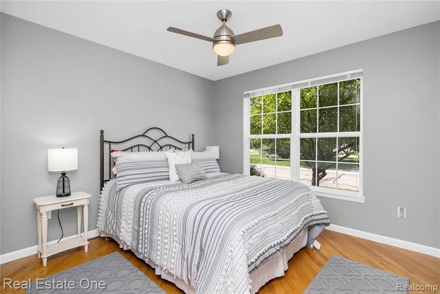 1202 Wind Chime Drive 16, Waterford, MI 48327