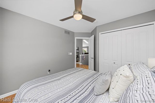1202 Wind Chime Drive 16, Waterford, MI 48327