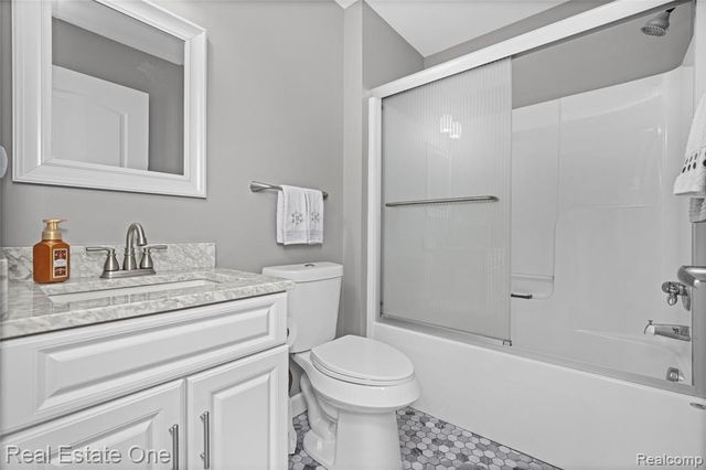 1202 Wind Chime Drive 16, Waterford, MI 48327