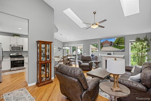 1202 Wind Chime Drive 16, Waterford, MI 48327