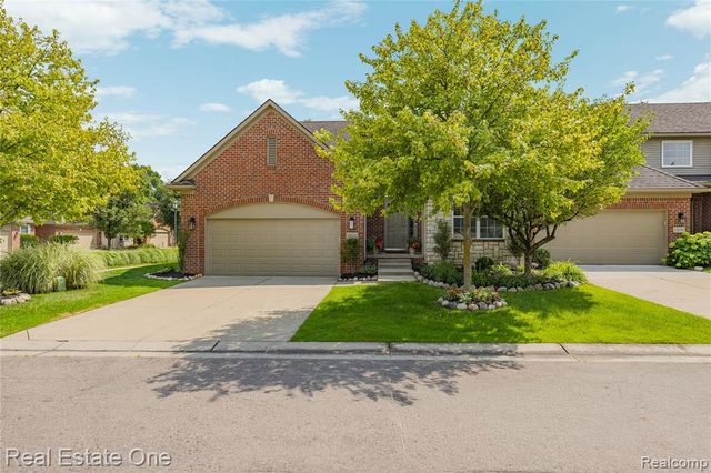 1202 Wind Chime Drive 16, Waterford, MI 48327