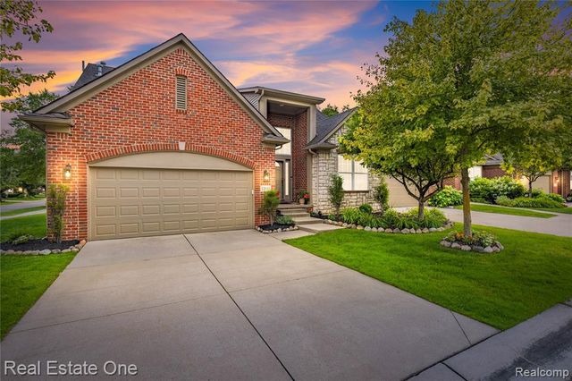 1202 Wind Chime Drive 16, Waterford, MI 48327