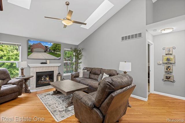 1202 Wind Chime Drive 16, Waterford, MI 48327