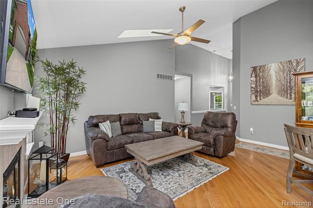 1202 Wind Chime Drive 16, Waterford, MI 48327