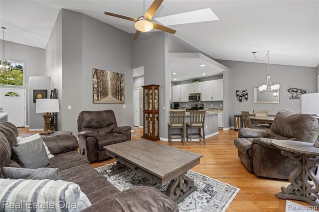 1202 Wind Chime Drive 16, Waterford, MI 48327