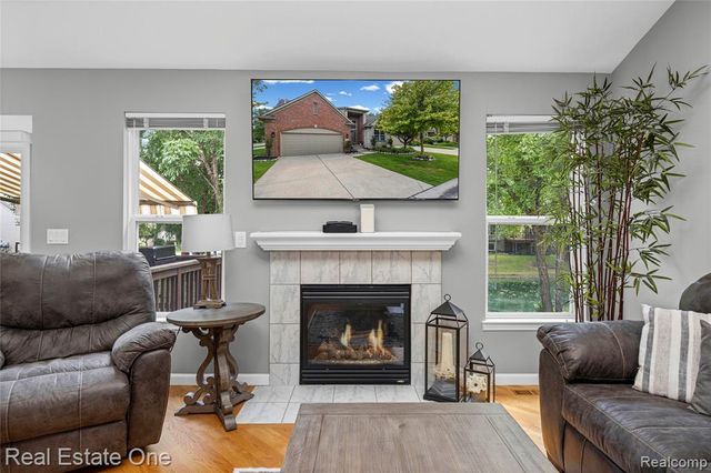1202 Wind Chime Drive 16, Waterford, MI 48327