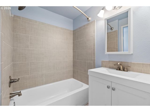 5792 Sw 204TH Pl, Beaverton, OR 97078