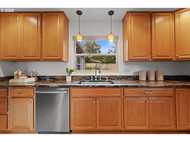 6900 Sw 4TH Ave, Portland, OR 97219