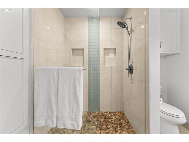 6900 Sw 4TH Ave, Portland, OR 97219
