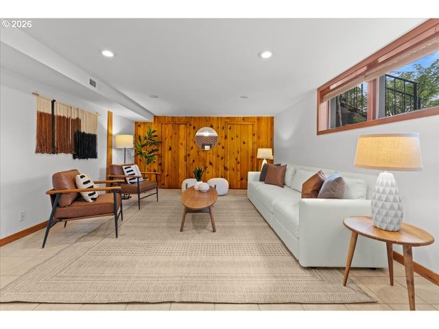 6900 Sw 4TH Ave, Portland, OR 97219