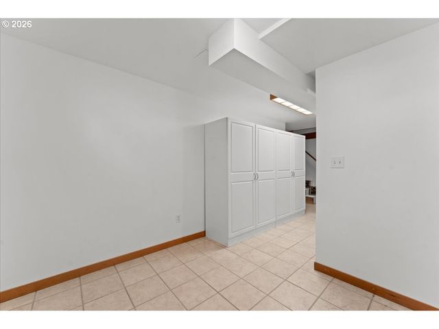 6900 Sw 4TH Ave, Portland, OR 97219