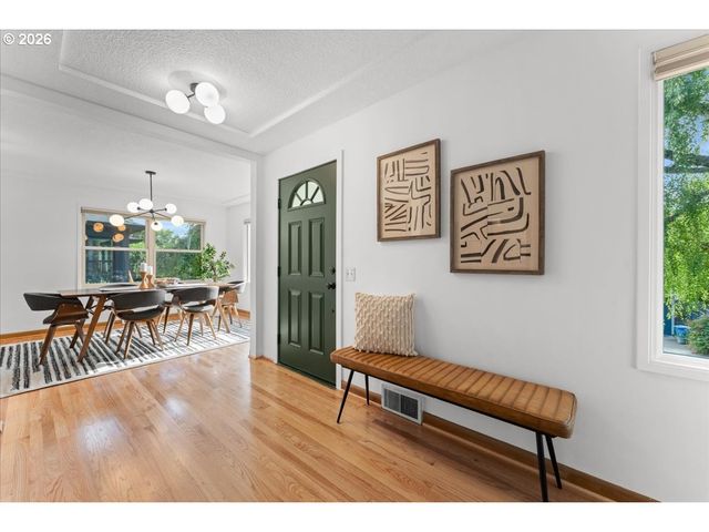 6900 Sw 4TH Ave, Portland, OR 97219