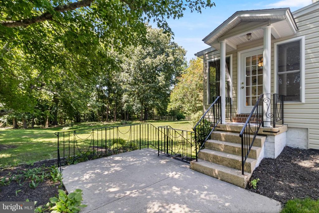Image 6 of property listing at 8855 MARSHALL CORNER RD, Pomfret, MD 20675
