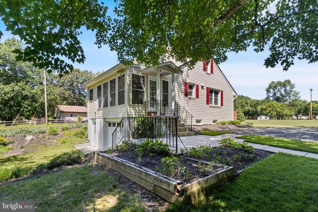 Image 7 of property listing at 8855 MARSHALL CORNER RD, Pomfret, MD 20675