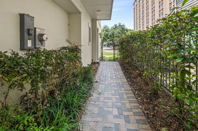 22 Hermann Park Court, Houston, TX 77021
