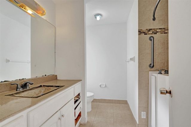 439 SW Natura Avenue A, Deerfield Beach, FL 33441