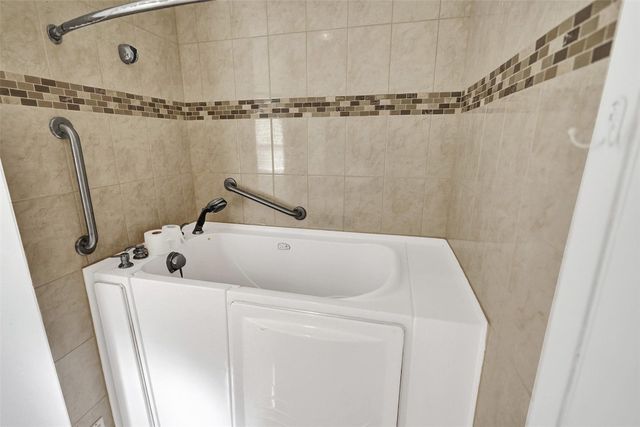 439 SW Natura Avenue A, Deerfield Beach, FL 33441