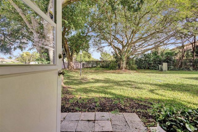 439 SW Natura Avenue A, Deerfield Beach, FL 33441