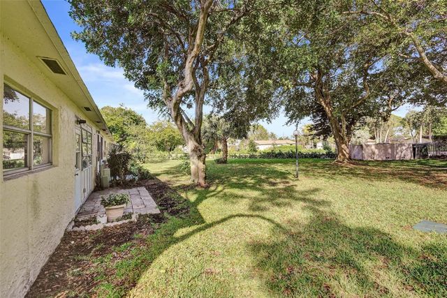 439 SW Natura Avenue A, Deerfield Beach, FL 33441