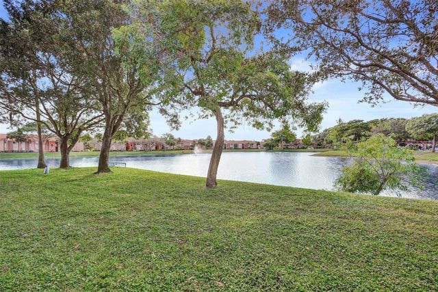 439 SW Natura Avenue A, Deerfield Beach, FL 33441