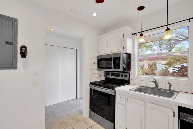 439 SW Natura Avenue A, Deerfield Beach, FL 33441