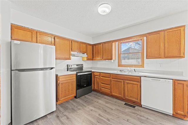 1523 E 123RD Terrace, Olathe, KS 66061