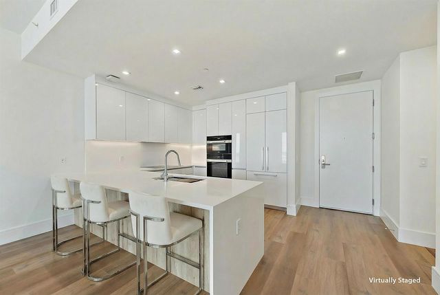 220 Lake Shore Drive N-1521, Lake Park, FL 33403