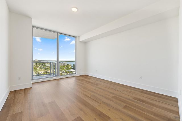 220 Lake Shore Drive N-1521, Lake Park, FL 33403