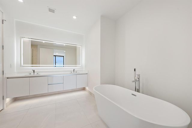 220 Lake Shore Drive N-1521, Lake Park, FL 33403