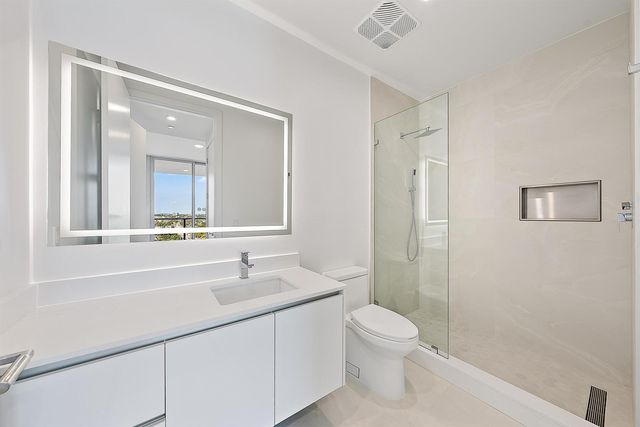 220 Lake Shore Drive N-1521, Lake Park, FL 33403