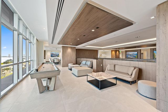 220 Lake Shore Drive N-1521, Lake Park, FL 33403