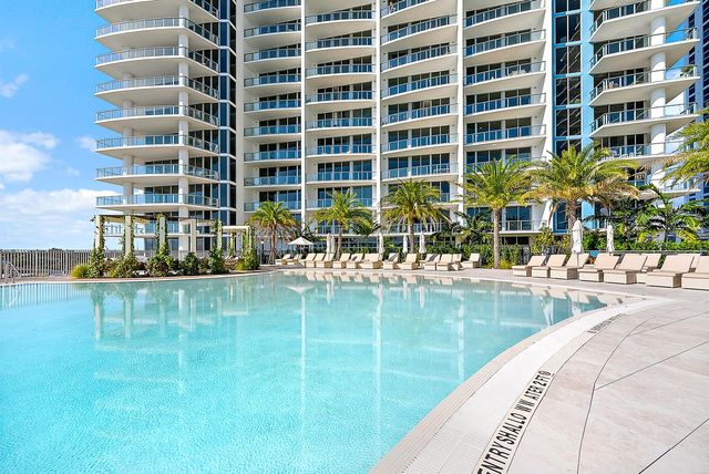 220 Lake Shore Drive N-1521, Lake Park, FL 33403