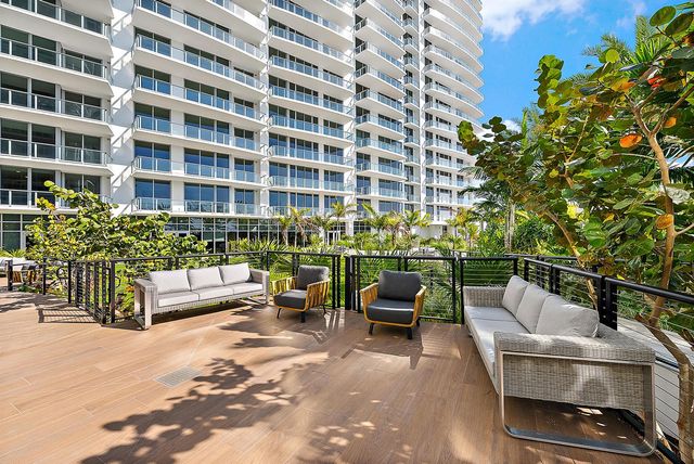 220 Lake Shore Drive N-1521, Lake Park, FL 33403