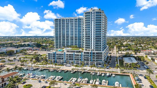 220 Lake Shore Drive N-1521, Lake Park, FL 33403