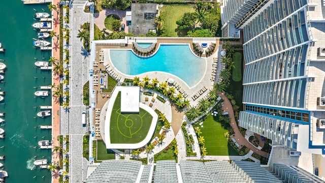 220 Lake Shore Drive N-1521, Lake Park, FL 33403