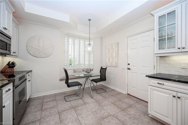 900 L Ambiance CIR 9-106, Naples, FL 34108