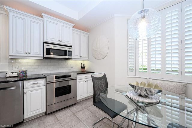 900 L Ambiance CIR 9-106, Naples, FL 34108