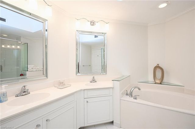 900 L Ambiance CIR 9-106, Naples, FL 34108