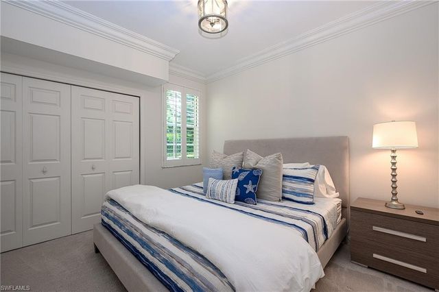 900 L Ambiance CIR 9-106, Naples, FL 34108