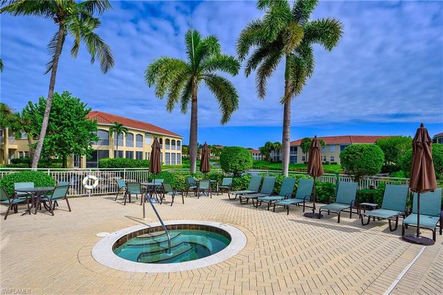 900 L Ambiance CIR 9-106, Naples, FL 34108