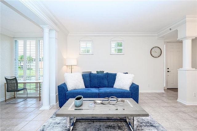 900 L Ambiance CIR 9-106, Naples, FL 34108