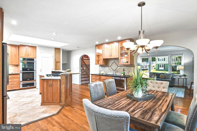 1715 FOX RUN CT, Vienna, VA 22182