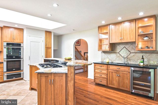 1715 FOX RUN CT, Vienna, VA 22182