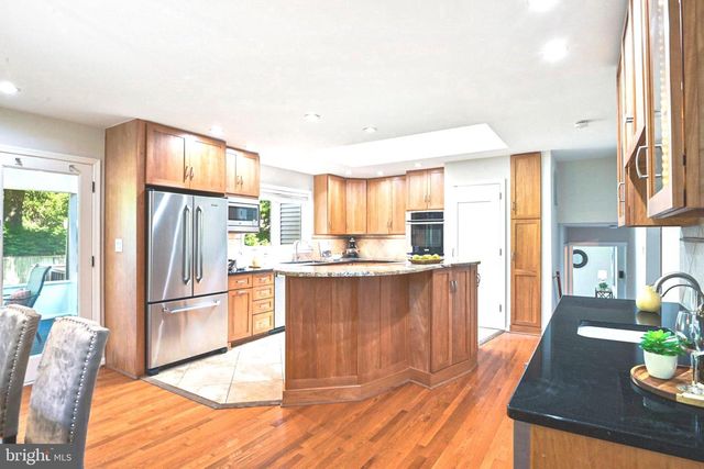 1715 FOX RUN CT, Vienna, VA 22182