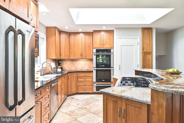 1715 FOX RUN CT, Vienna, VA 22182