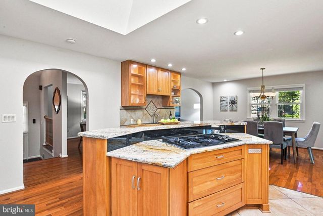 1715 FOX RUN CT, Vienna, VA 22182