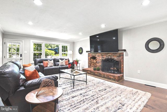 1715 FOX RUN CT, Vienna, VA 22182