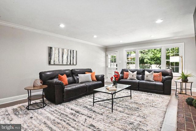 1715 FOX RUN CT, Vienna, VA 22182