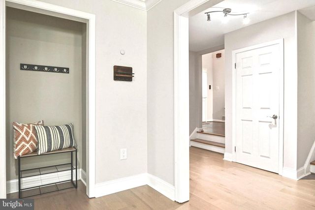 1715 FOX RUN CT, Vienna, VA 22182